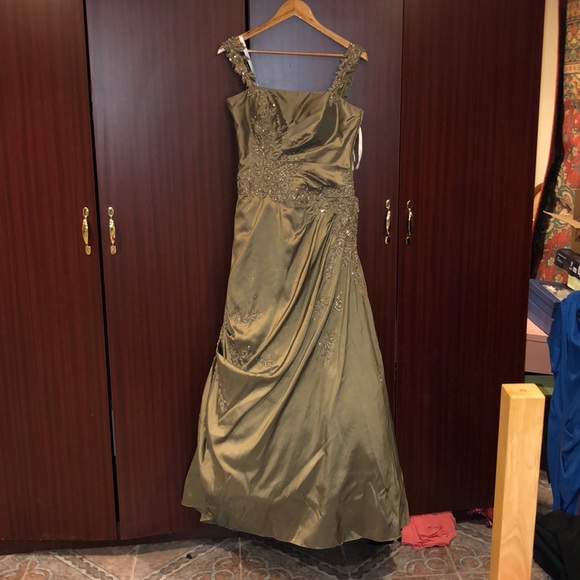 Evening dress - Picture 2 of 5